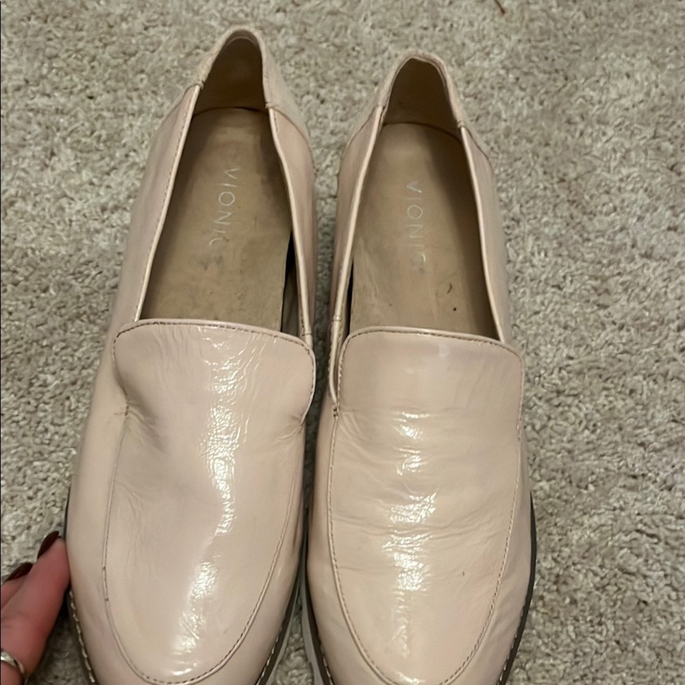 Vionic Women's Beige Loafers